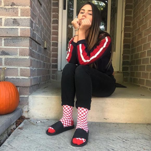 Meet your Posher, Madison - Picture 1 of 1